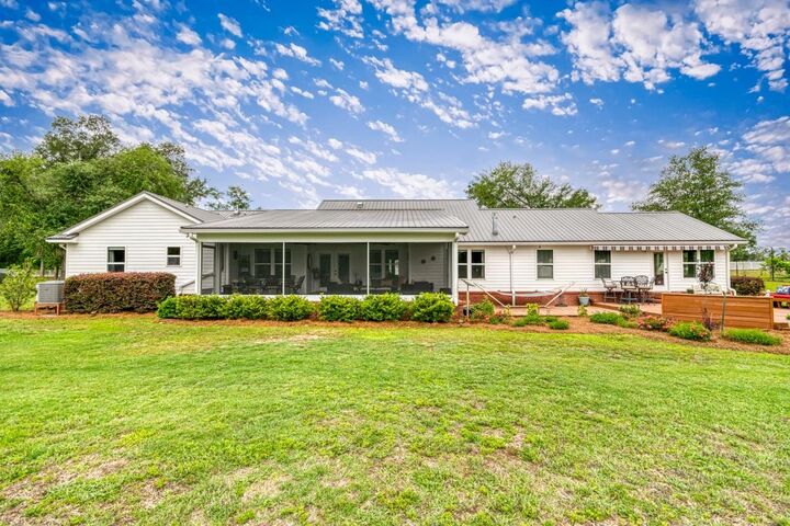 Property Photo: 1752 SE Rogers Sink Road FL 32340