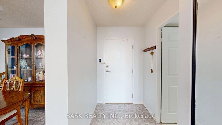 Property Photo: 12 Laurelcrest Street 907 ON L6S 5Y4