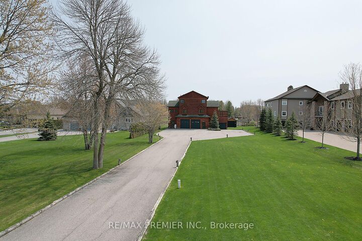 Property Photo: 31 Paradise Boulevard ON L0K 1B0