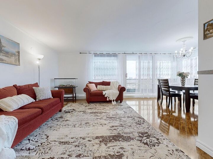 Property Photo: 135 Antibes Drive 1706 ON M2R 2Z1