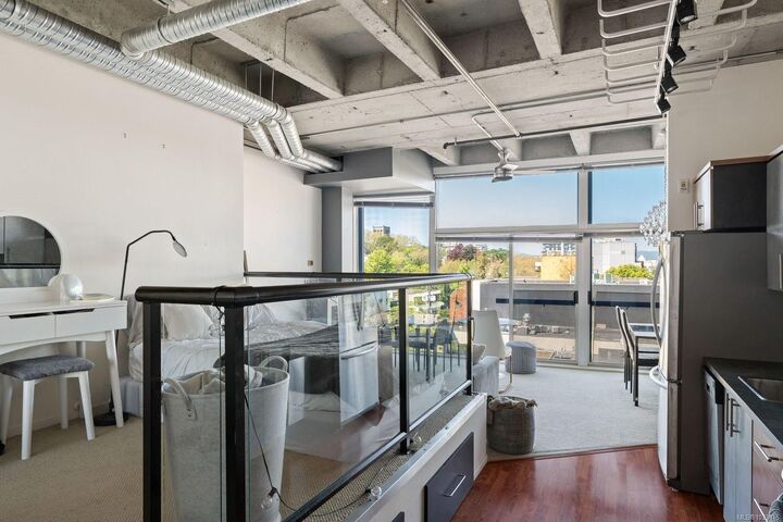 Property Photo:  1061 Fort St 511  BC V8V 5A1 