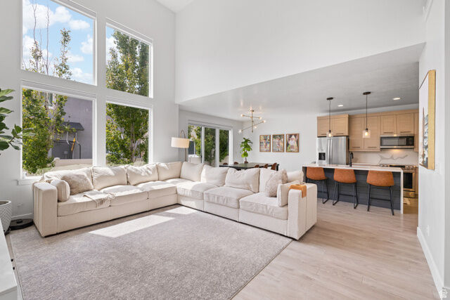 Property Photo:  947 W Cushing Rd  UT 84065 