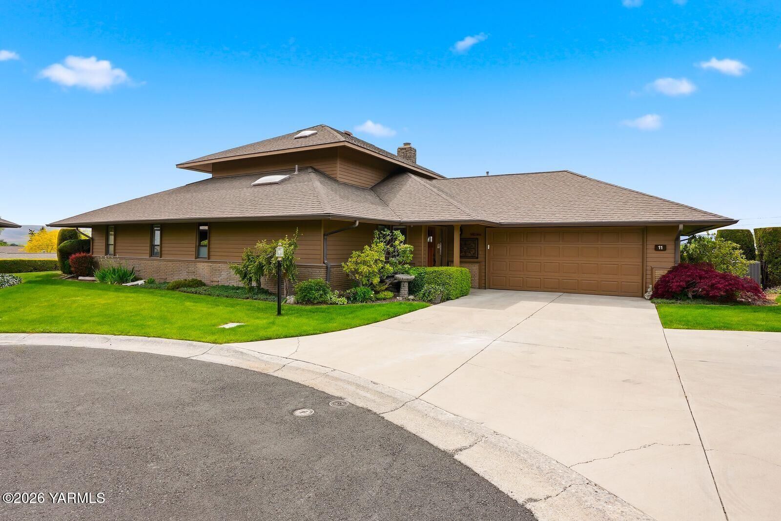 Property Photo: 101 N 48th Ave WA 98908