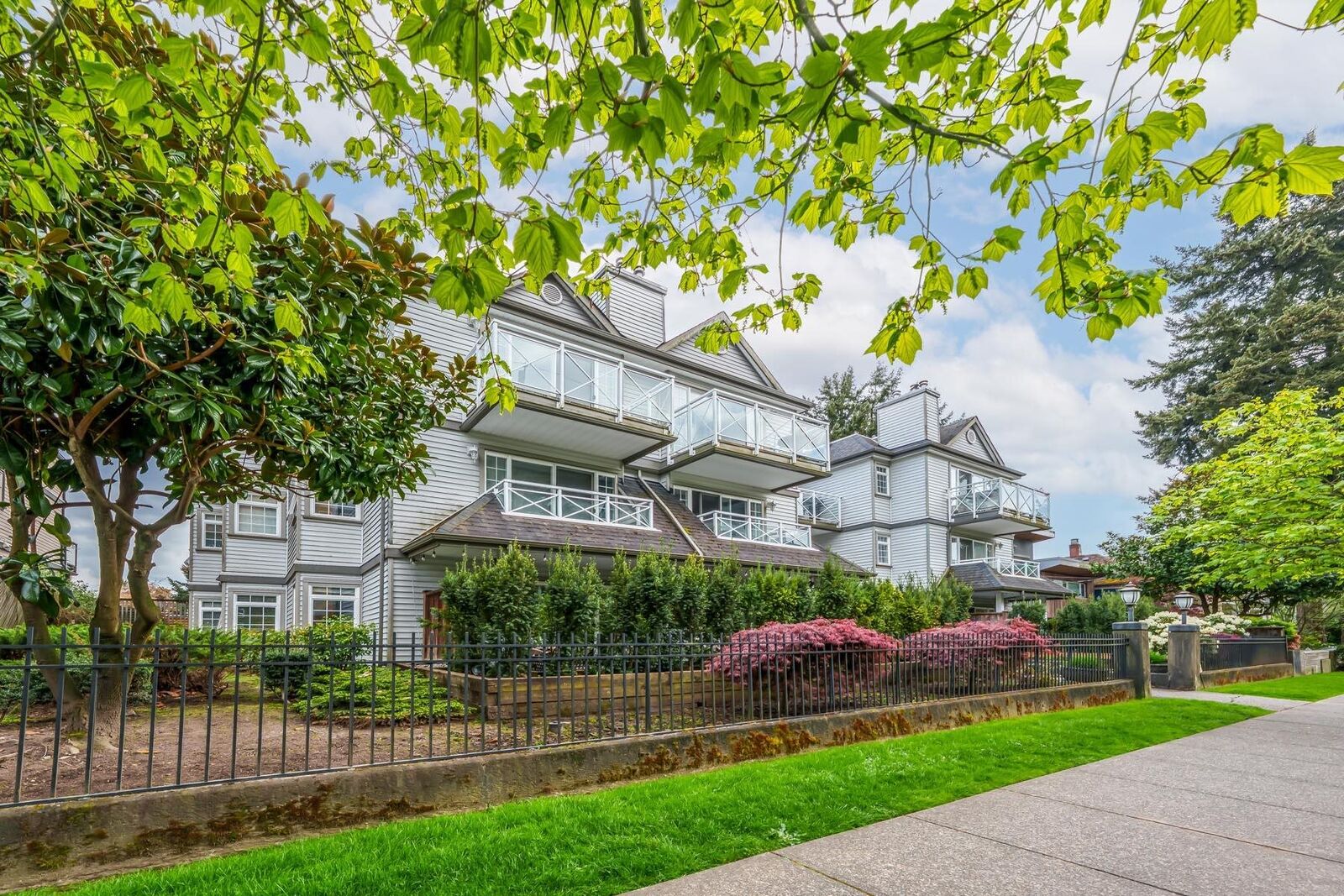 Property Photo:  1868 E 11th Avenue 103  BC V5N 1Z1 
