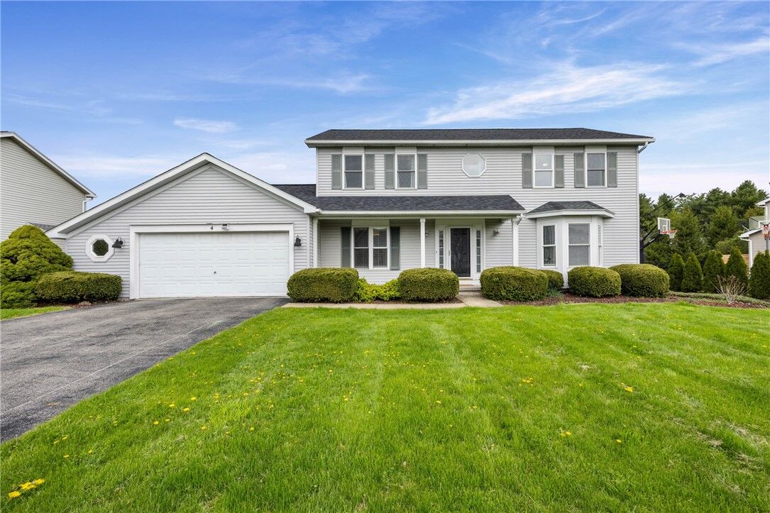 Property Photo:  4 Wellesey Knoll  NY 14624 