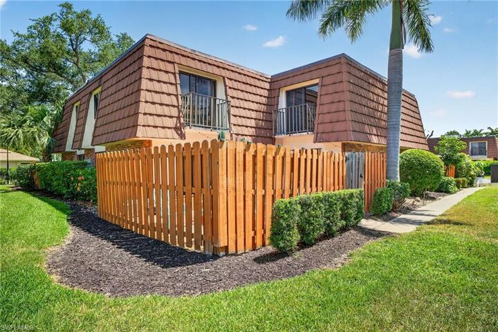 Property Photo:  1466 Park Shore Cir 3  FL 33901 