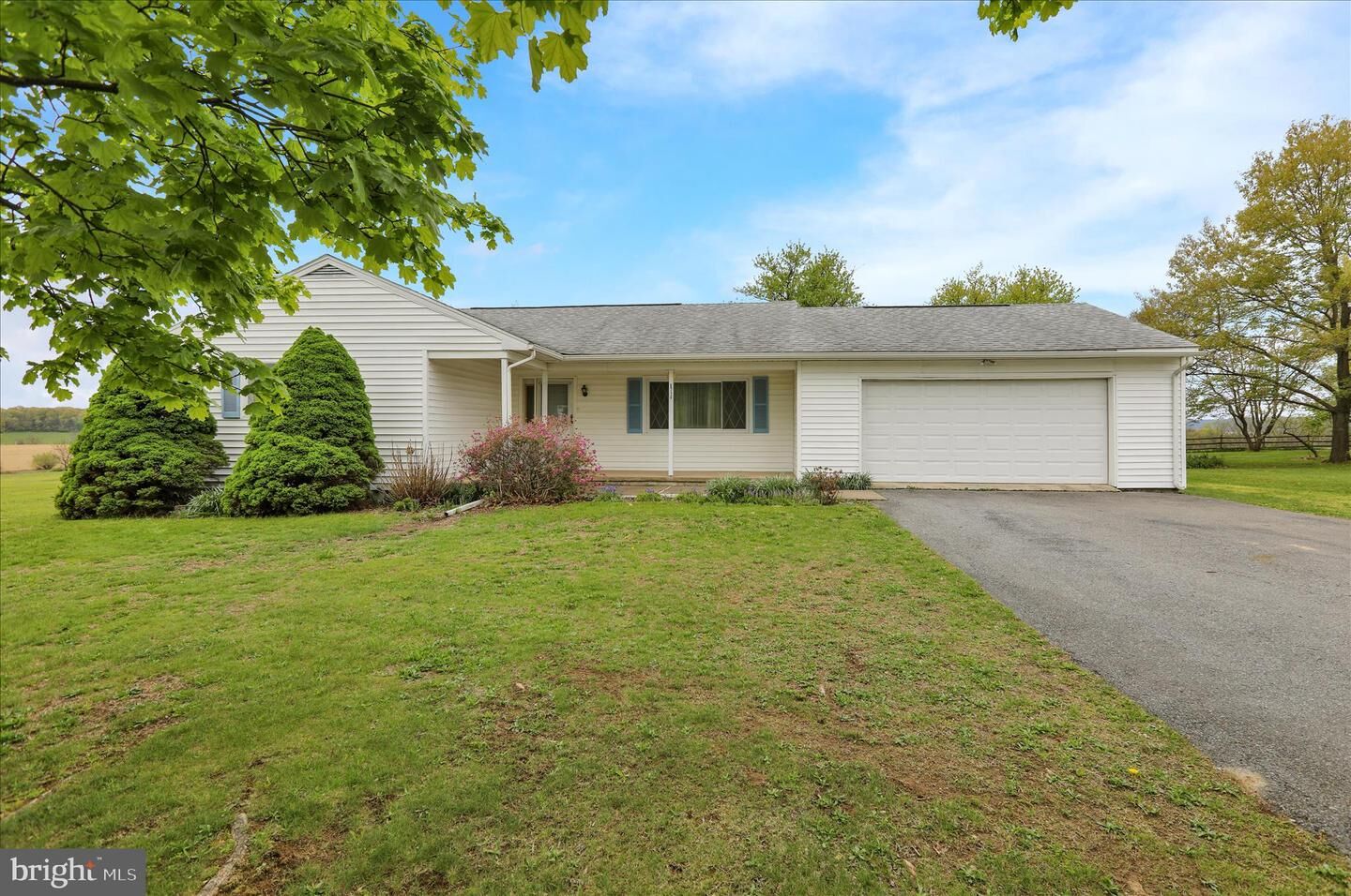 Property Photo:  1714 Windsor Castle Road  PA 19526 