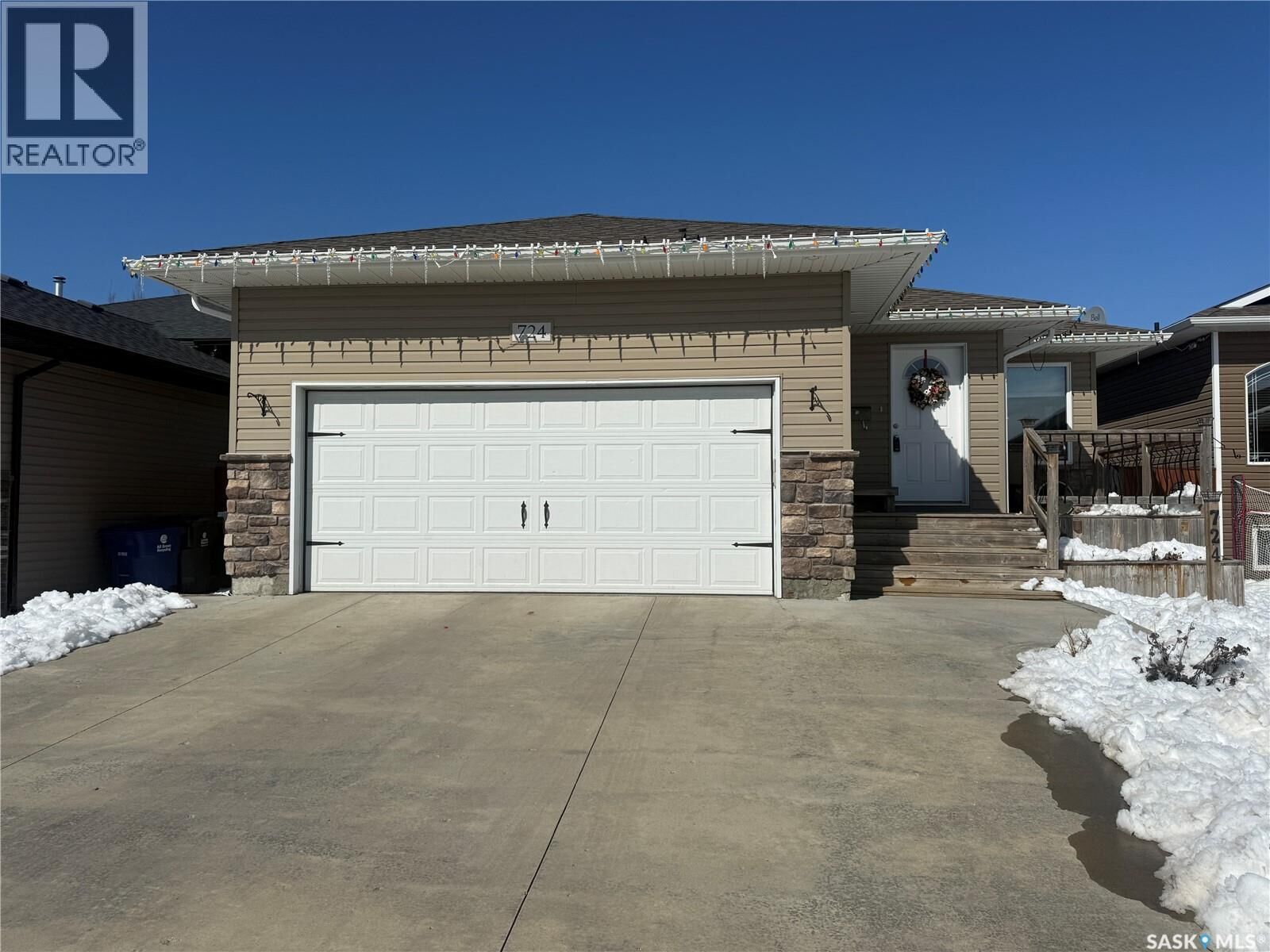 Property Photo:  724 Quessy Drive  SK S0K 0A2 