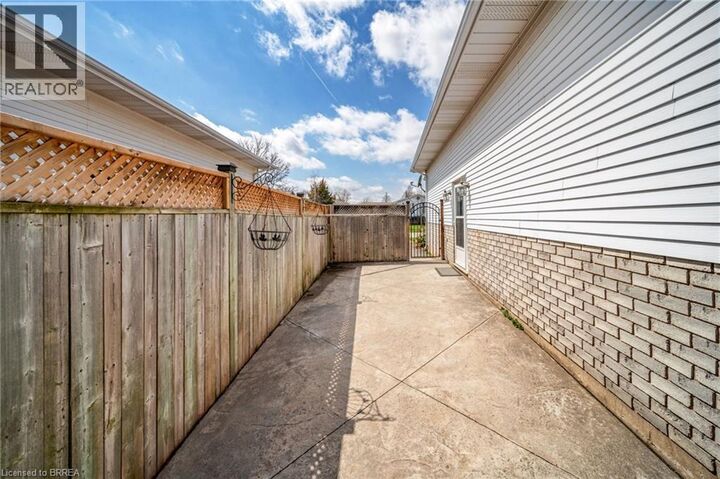 Property Photo:  1 Osijek Crescent  ON N3P 1Z3 