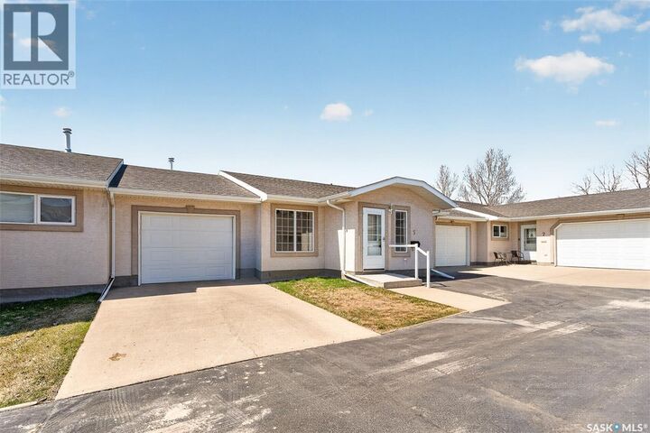 Property Photo:  5 212 Mulberry Lane  SK S6J 1N4 