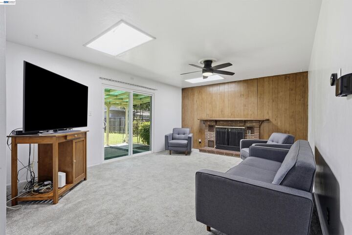 Property Photo:  4546 Freeway Cir  CA 95841 