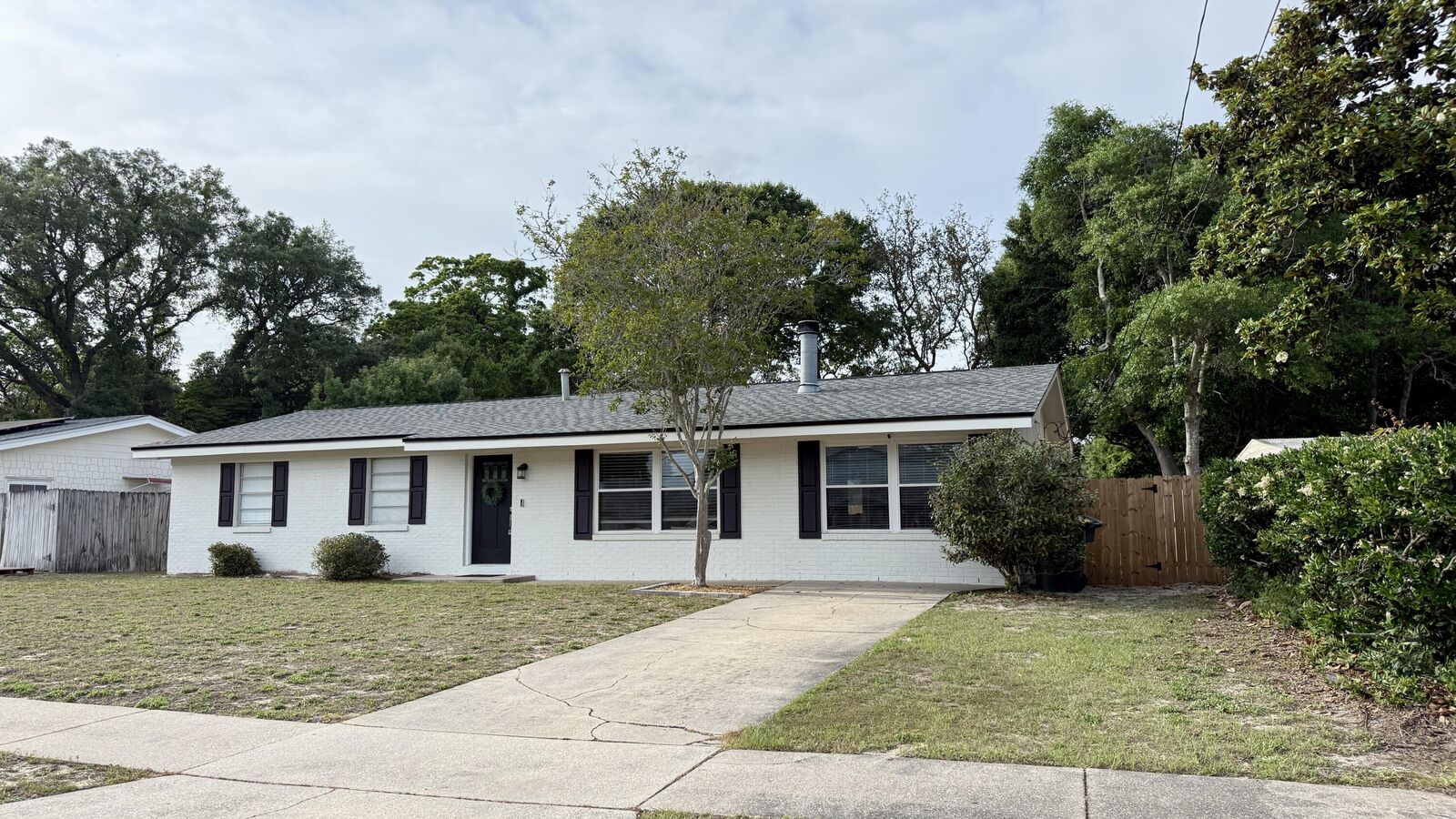 Property Photo: 131 NE Clements Street FL 32548