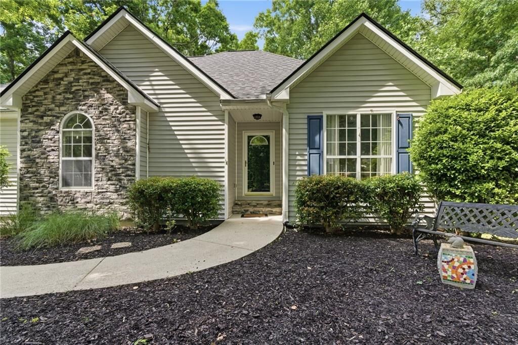 Property Photo: 7260 Serenity Place GA 30041