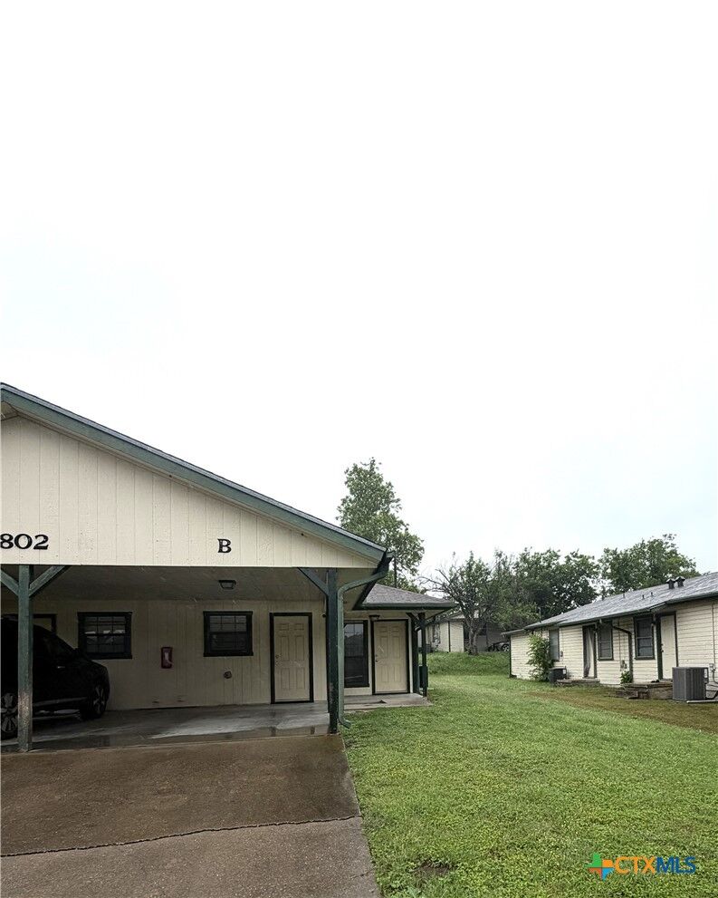 Property Photo: 802 Hackberry Street B TX 76522