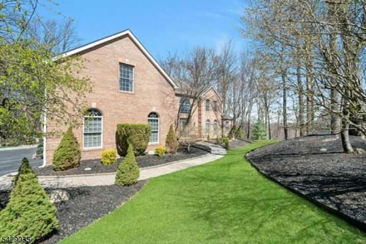 Property Photo:  13 Greenfield Hl  NJ 07871 