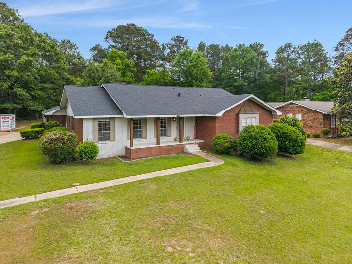 Property Photo:  210 E Lakeside Dr  MS 39402 