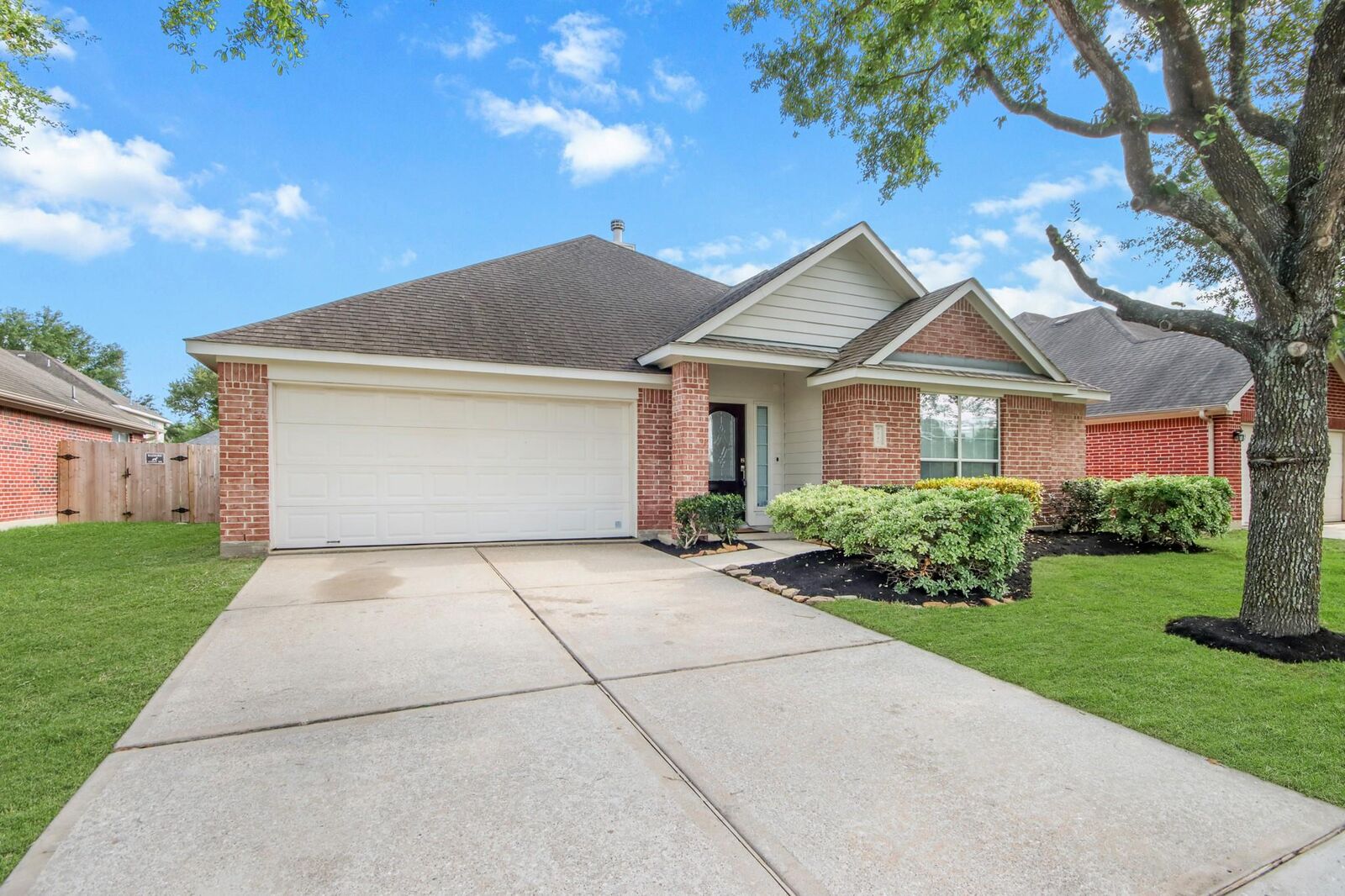 Property Photo:  9410 Lakeway View Lane  TX 77396 