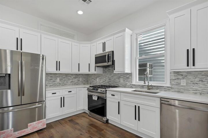 Property Photo: 208 Shippen St Apt 2 NJ 07086
