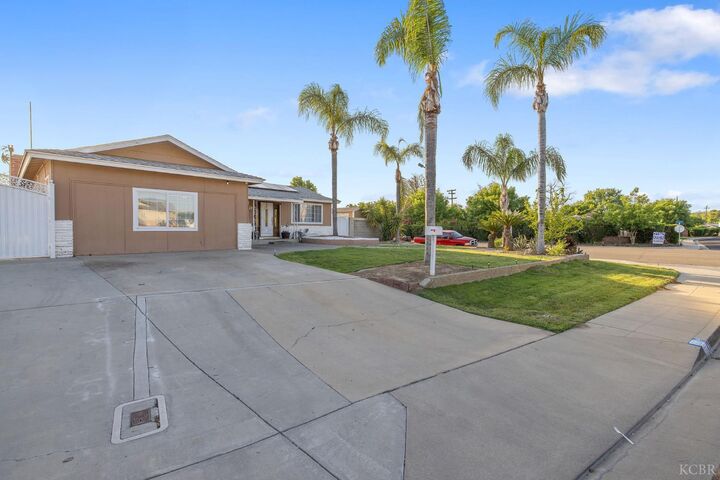 Property Photo:  11 S Byron  CA 93245 