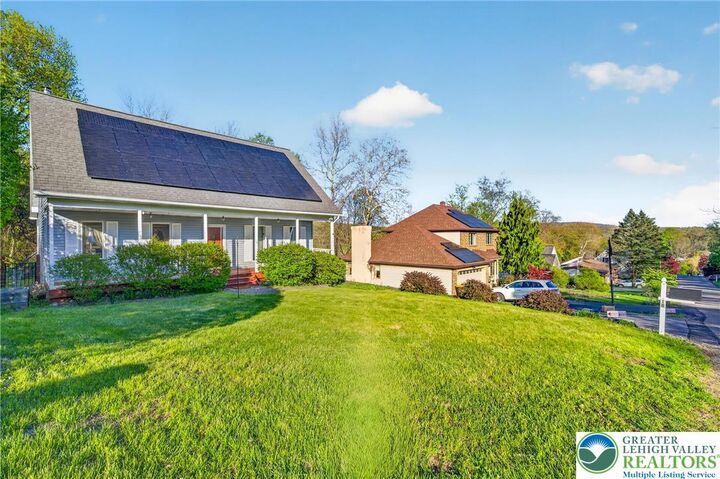 Property Photo:  18 Lenape Trail  PA 18343 