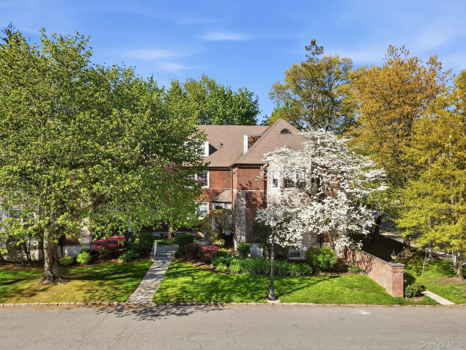 Property Photo:  3 Campus Place #Mr  NY 10583 