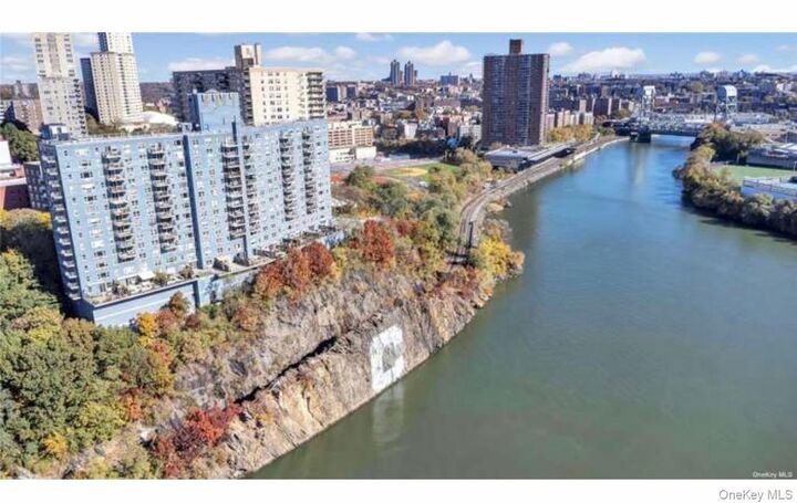 Property Photo:  2400 Johnson Avenue 10F  NY 10463 