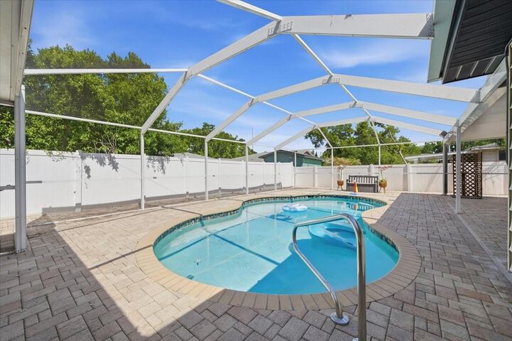 Property Photo:  9718 N Oregon Avenue  FL 33612 