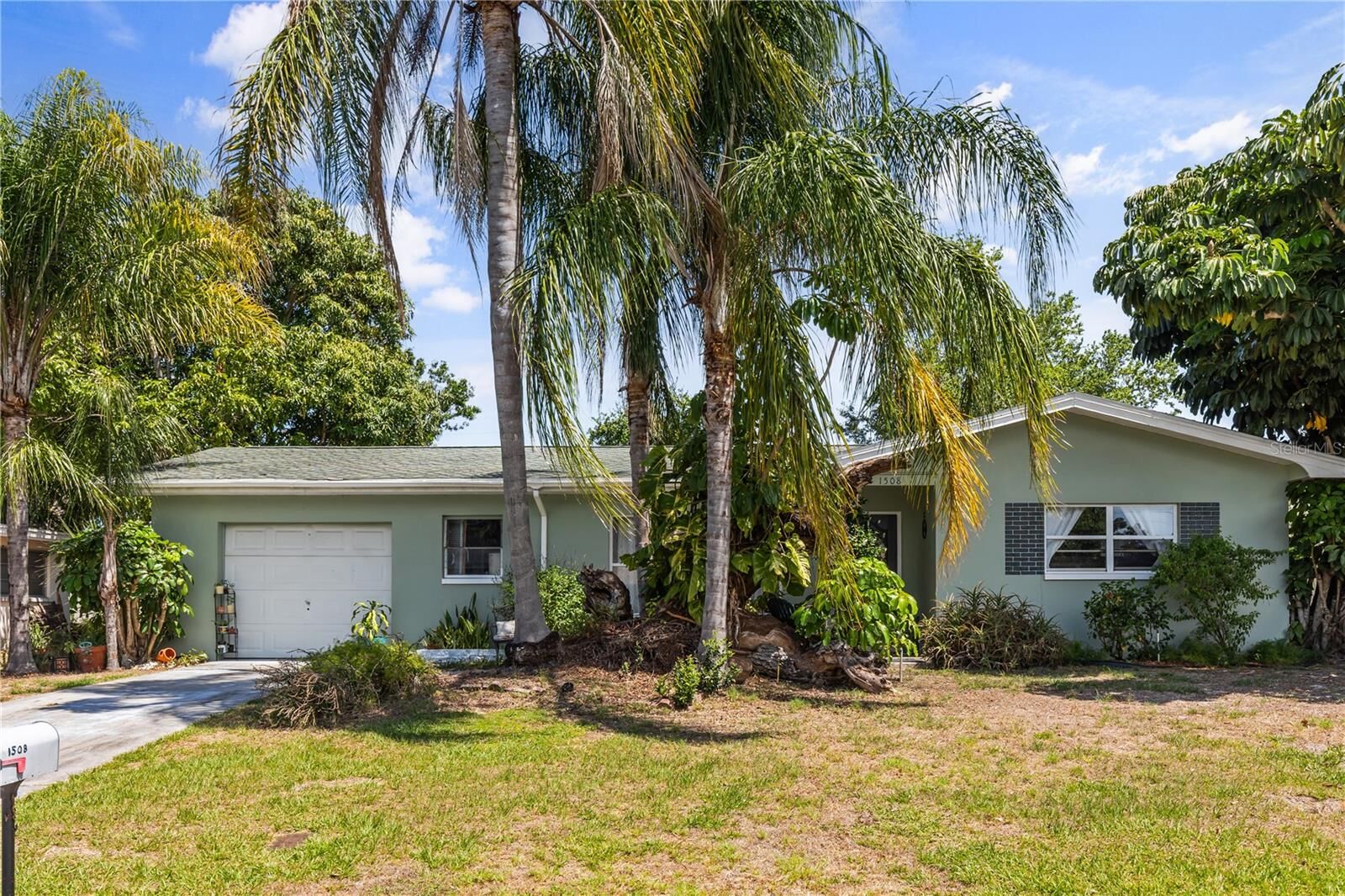 Property Photo:  1508 Erin Lane  FL 33755 