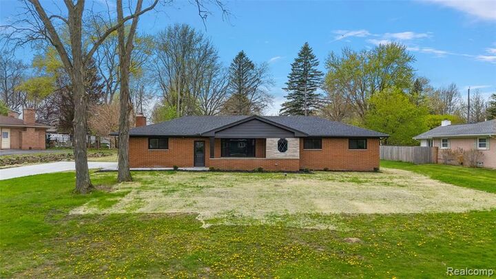Property Photo:  6141 Paramus  MI 48346 2435 