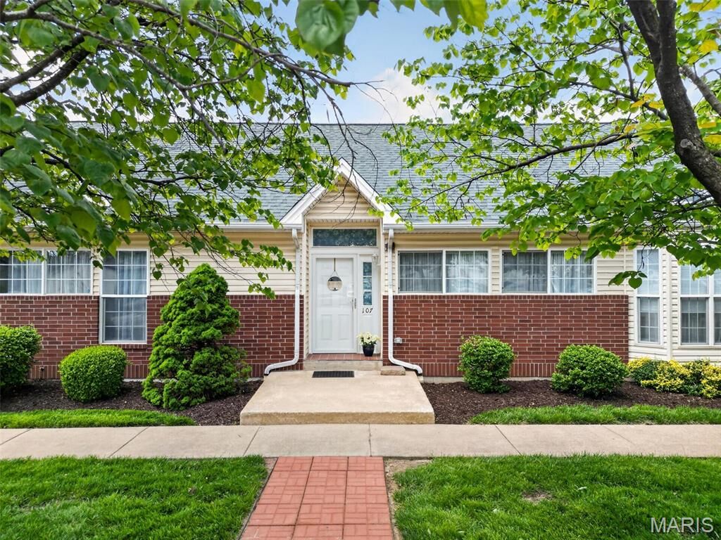 Property Photo: 107 Cardinal Villas Drive 1C MO 63376