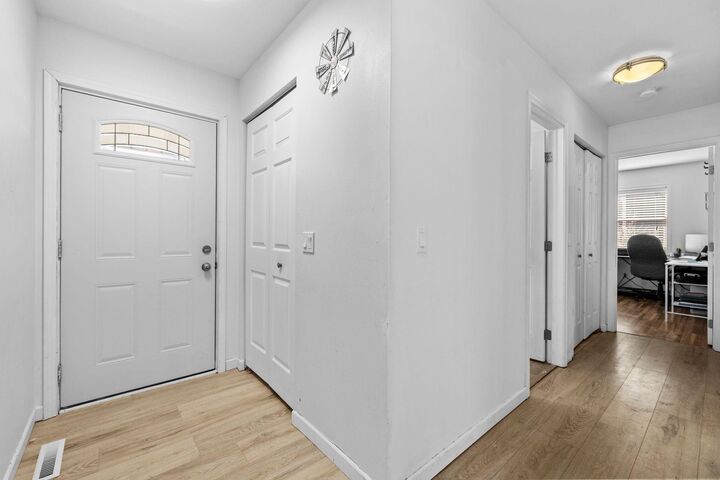 Property Photo: 605 8th St NW ND 58703