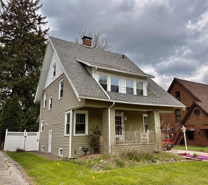 Property Photo: 754 Oakridge Drive MI 49203