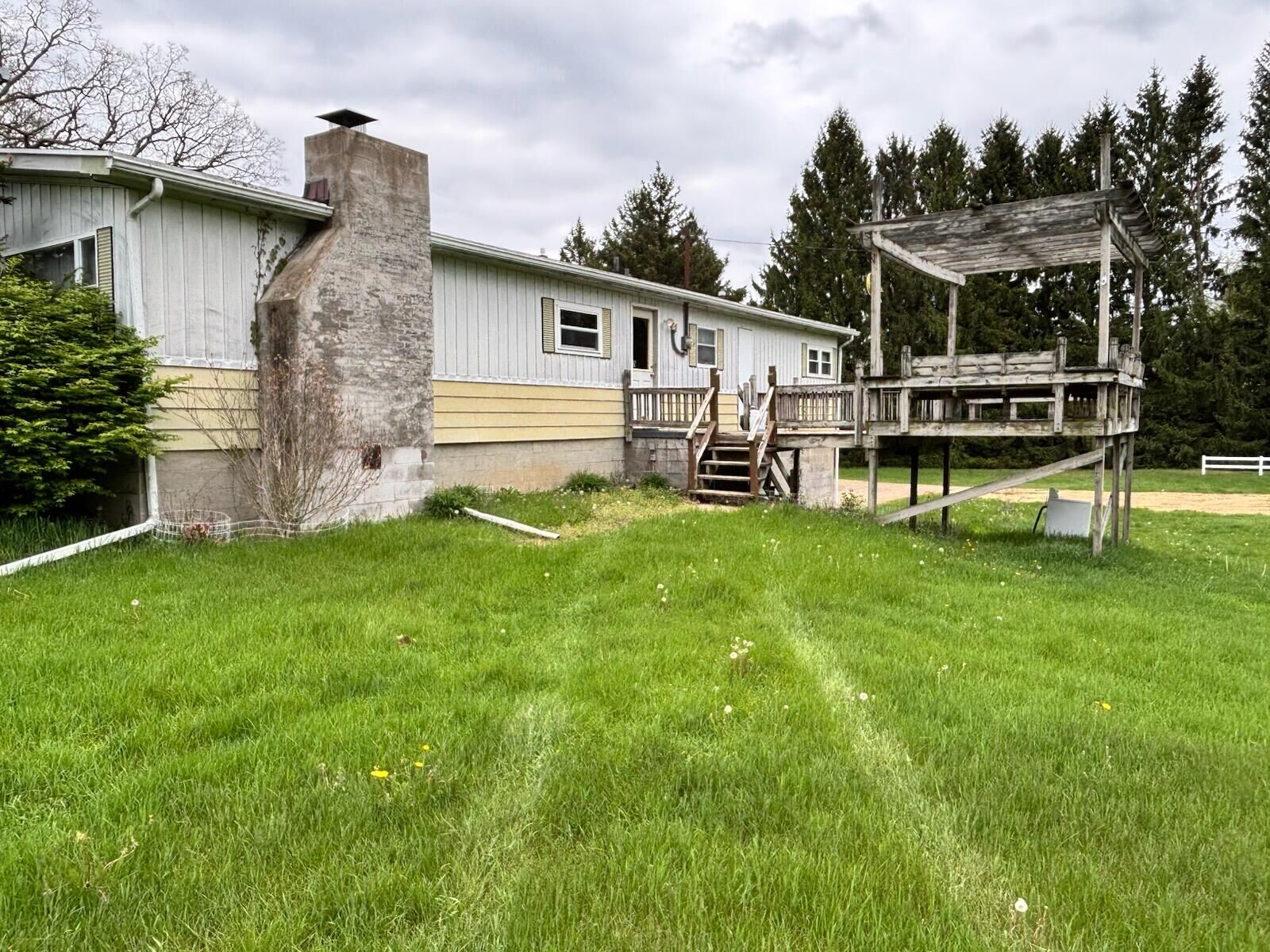 Property Photo:  