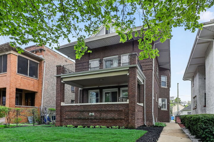Property Photo: 5815 W Midway Parkway 1 IL 60644