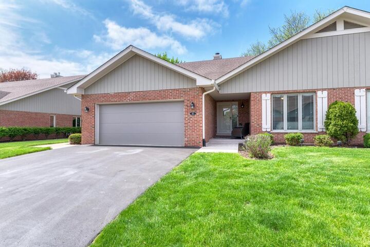Property Photo:  42 Royal Lane  IL 60108 