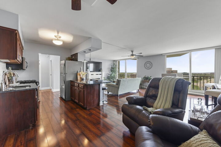 Property Photo:  40 N Tower Road 14L  IL 60523 