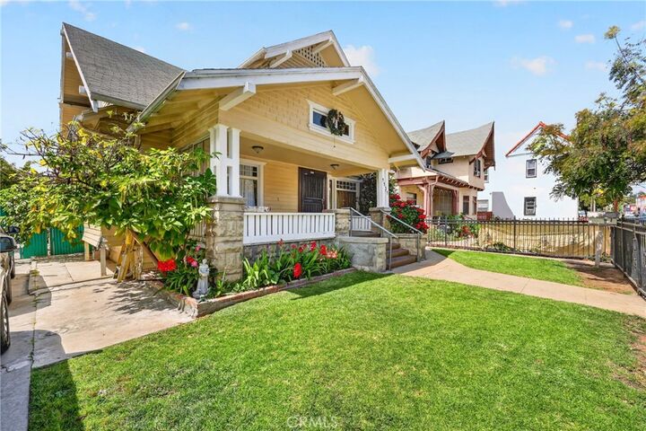 Property Photo:  1131 Echo Park Ave  CA 90026 