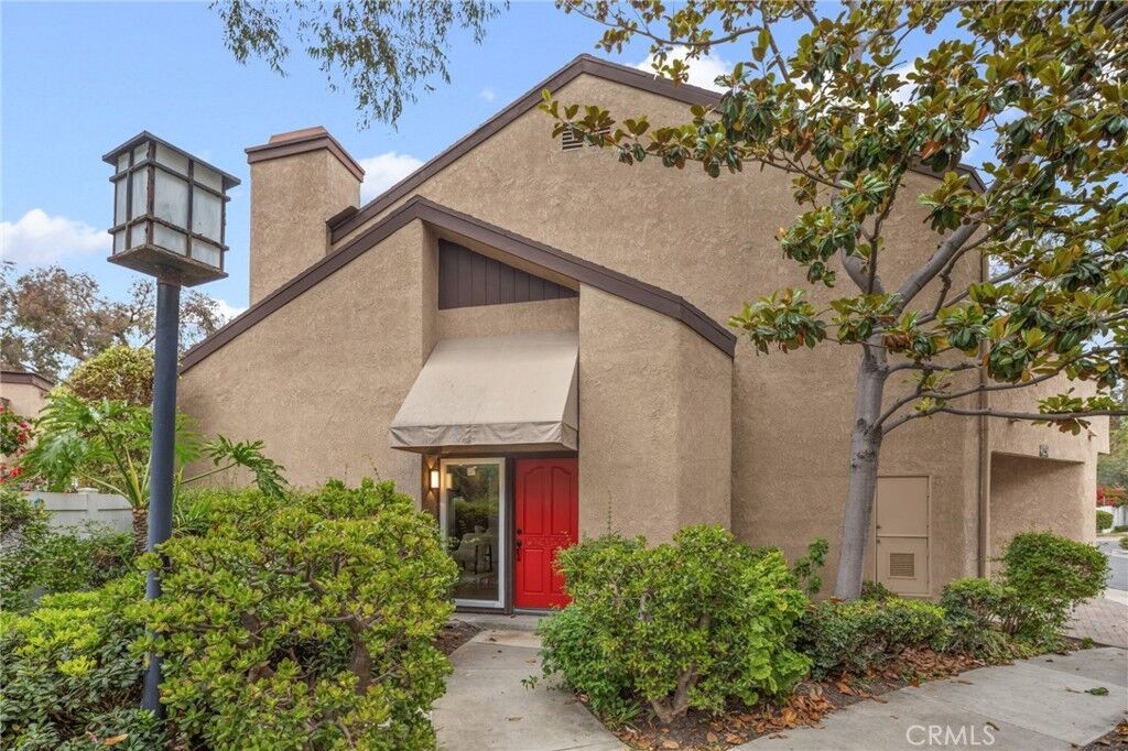 Property Photo:  923 Hyde Court  CA 92626 