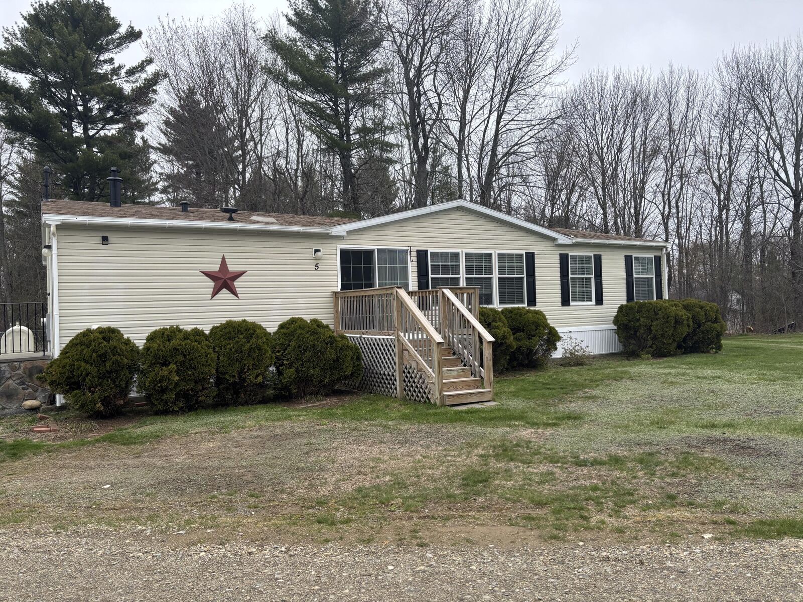 Property Photo:  5 Freedom Lane  ME 04915 