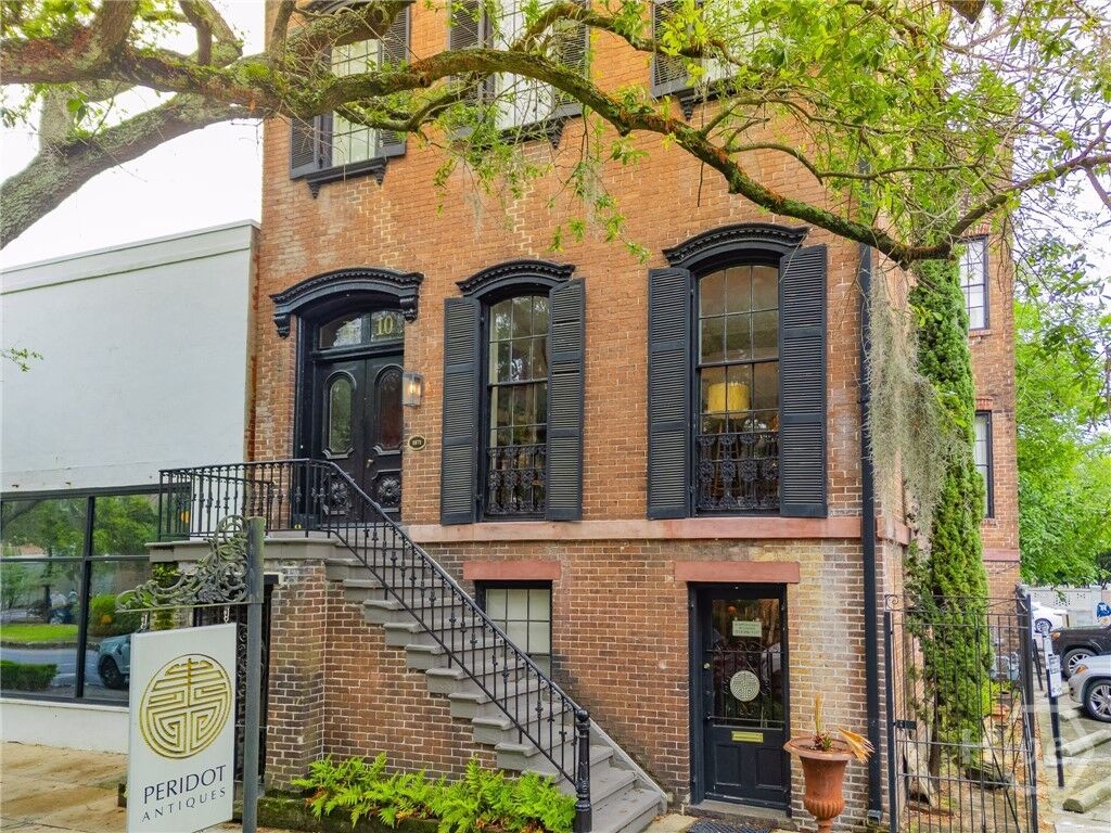 Property Photo:  10 W Liberty Street  GA 31401 