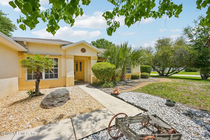 Property Photo:  2 Birdseye Place  FL 32137 
