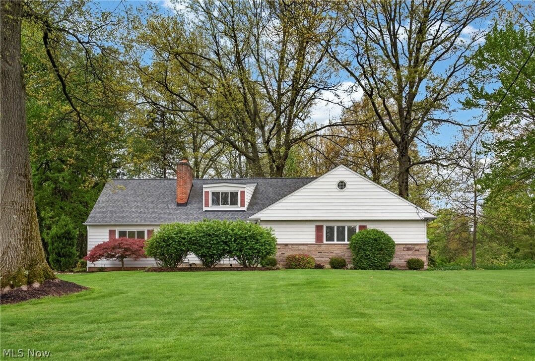 Property Photo:  2426 Lander Road  OH 44124 
