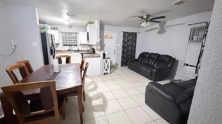 Property Photo:  1419 E Robert Street 1417  TX 76104 