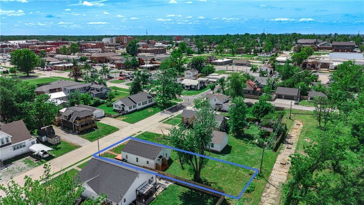 Property Photo:  218 N 5th Street  AR 72756 