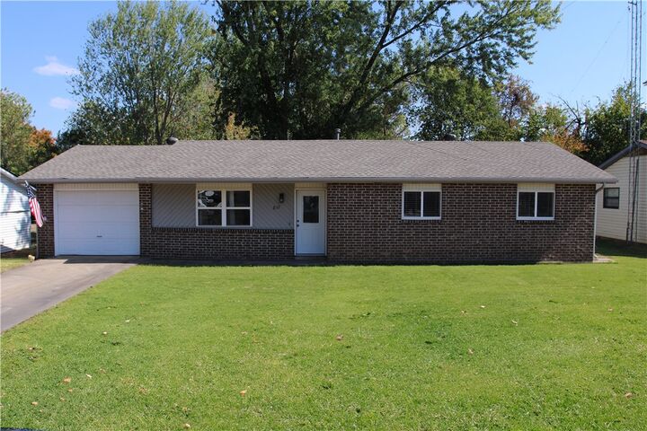 Property Photo:  817 N 30th Street  AR 72756 