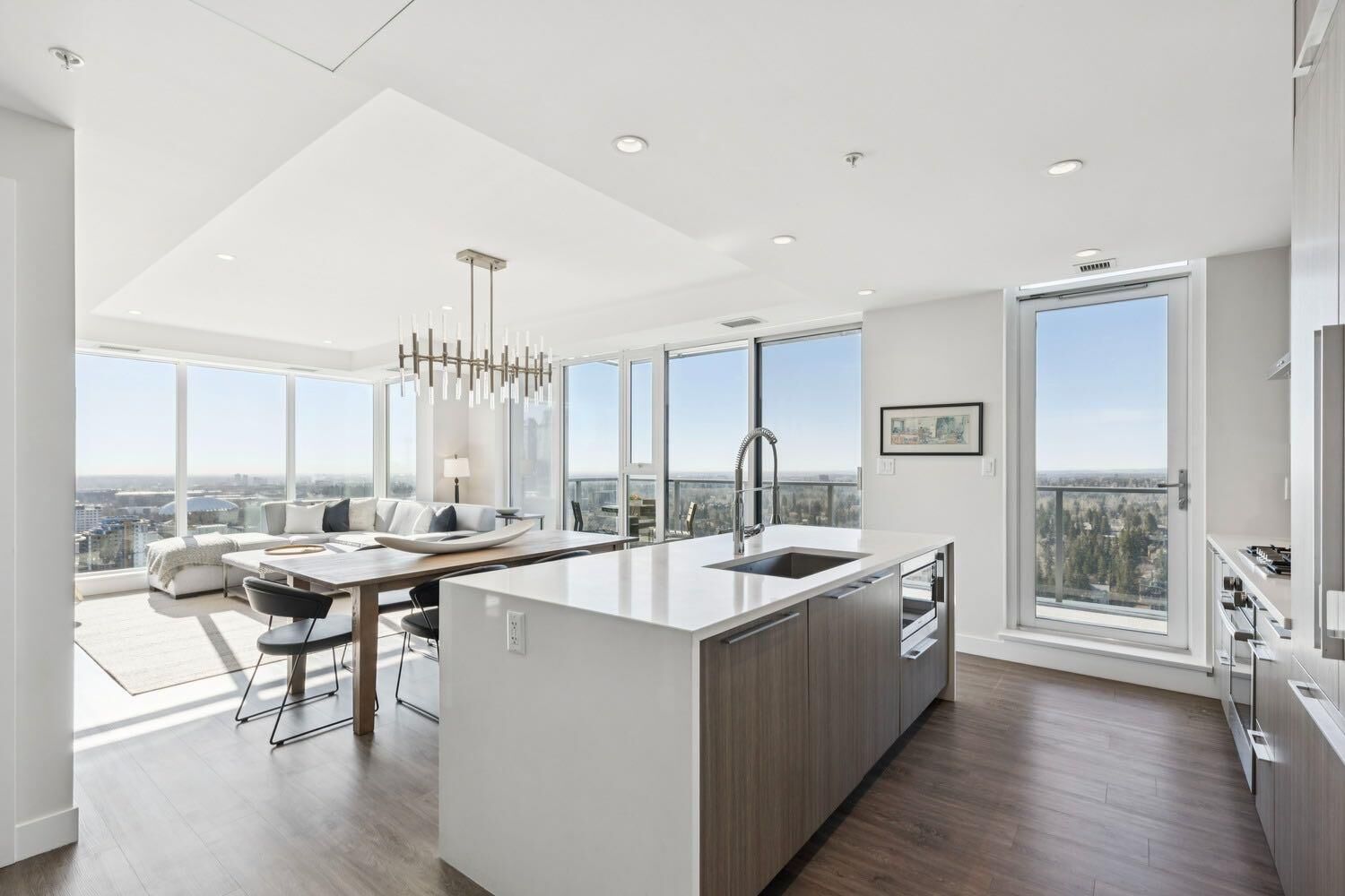 Property Photo:  930 16 Avenue SW 2804  AB T2R 1C9 