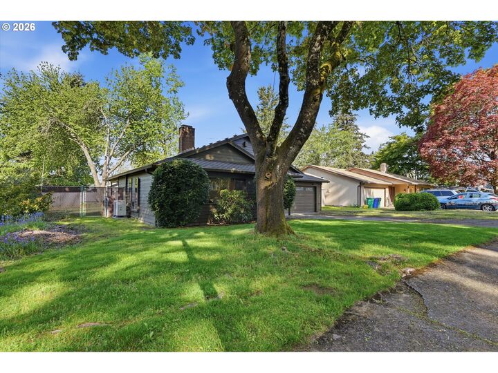Property Photo:  403 NE 134th Pl  OR 97230 