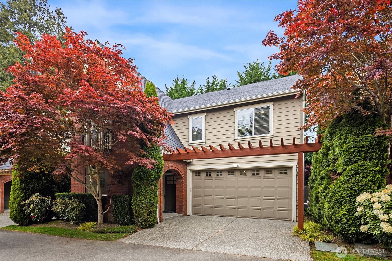 Property Photo:  12316 NE 86th Way 6  WA 98033 