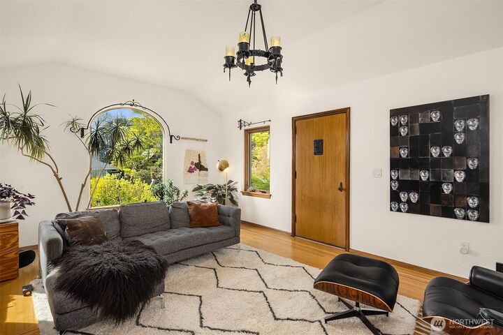 Property Photo:  2624 W Plymouth Street  WA 98199 