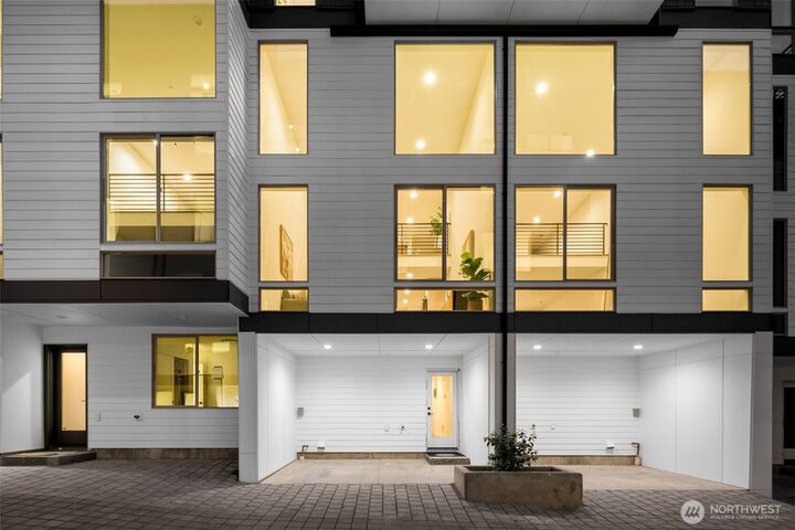 Property Photo:  4420  Midvale Avenue N  WA 98103 